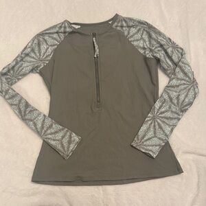 Carve Designs Quarter Zip Long Sleeve Active Top LIKE NEW Small Olive Print